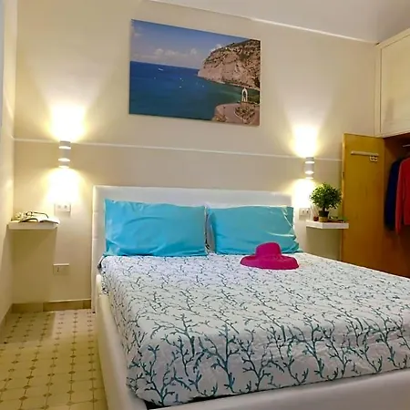 La Nocleg ze śniadaniem 4*